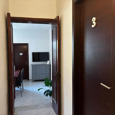 Homestay Sunlit Private - Shared Bathroom *