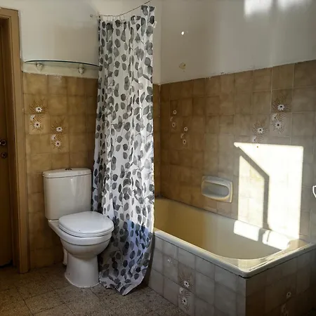 Sunlit Private - Shared Bathroom