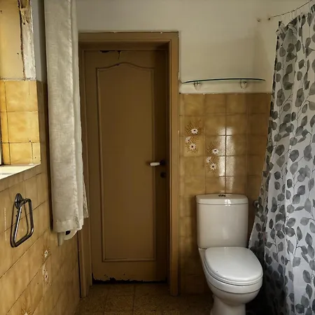 Sunlit Private - Shared Bathroom Homestay